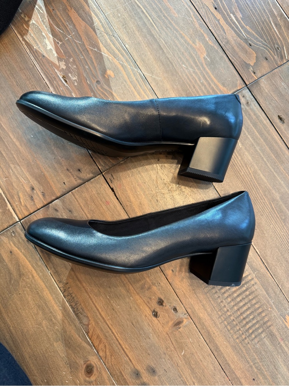 Ecco Black Rounded Toe Leather Heels - Picture 3 of 5